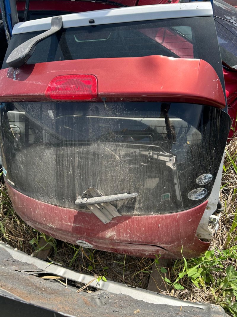 nissan juke arka bagaj kapağı